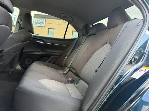 Used 2018 Toyota Camry LE image 12