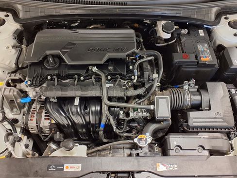 Used 2025 Hyundai Elantra SEL image 31