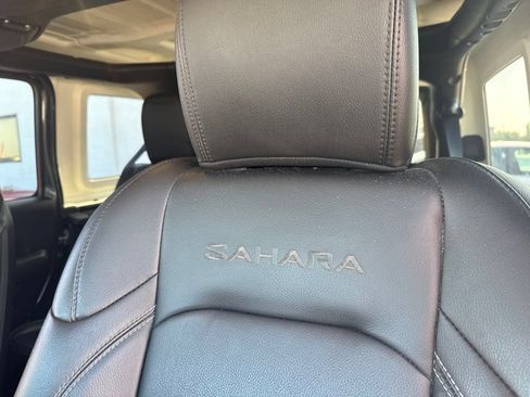 Used 2019 Jeep Wrangler Unlimited Sahara w/ Safety Group AWD/4WD image 18