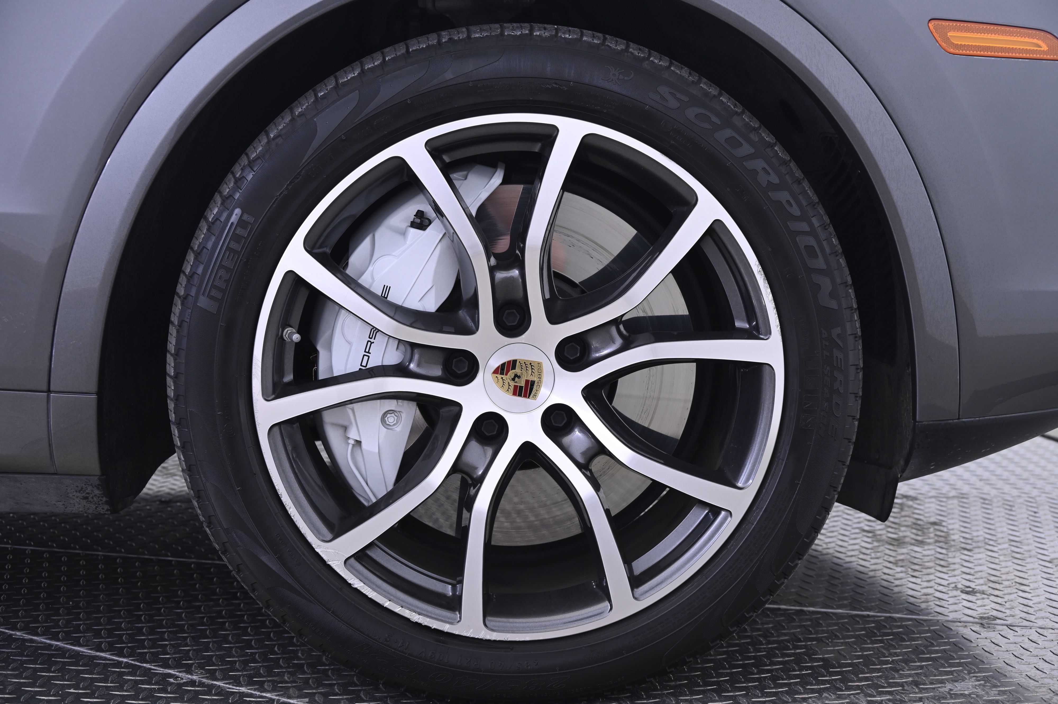 Certified 2023 Porsche Cayenne Turbo AWD/4WD image 14