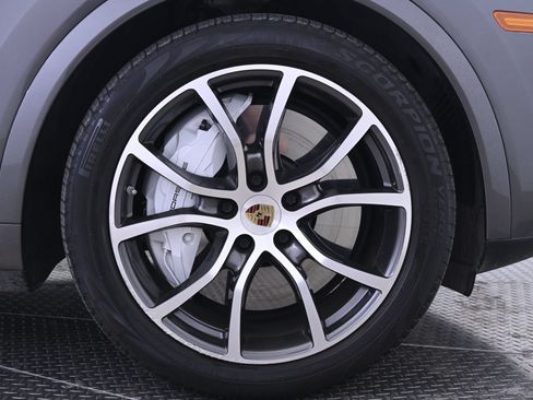 Certified 2023 Porsche Cayenne Turbo AWD/4WD image 14