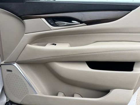 Used 2019 Cadillac Escalade Luxury image 30
