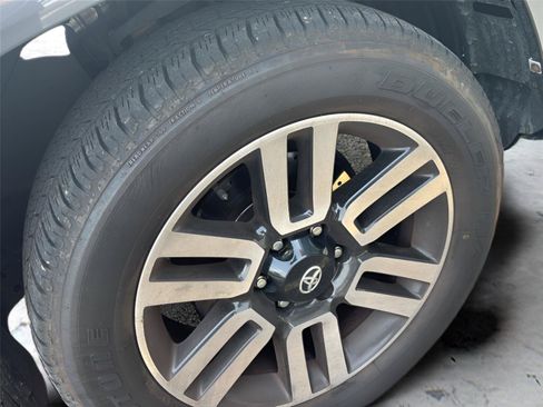 Used 2017 Toyota 4Runner Limited AWD/4WD image 38