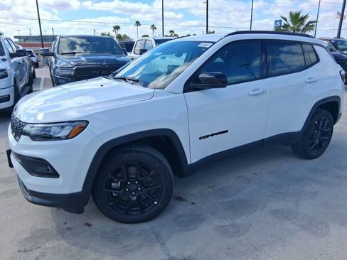 New 2026 Jeep Compass Latitude image 3