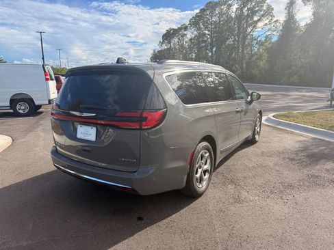 Used 2023 Chrysler Pacifica Limited FWD image 20