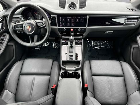 Used 2025 Porsche Macan image 6