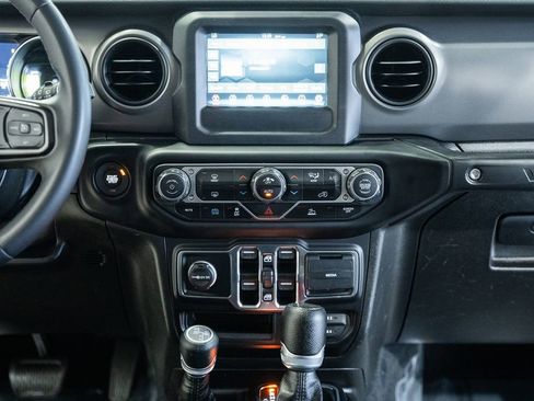 Used 2023 Jeep Wrangler Unlimited image 26