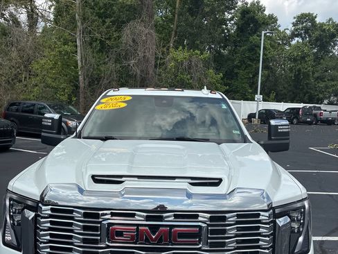 Used 2025 GMC Sierra 3500 Denali w/ Denali Reserve Package AWD/4WD image 3