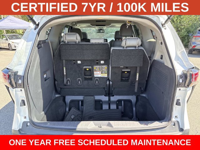 Used 2024 Toyota Sienna XLE w/ XLE Plus Package FWD image 12