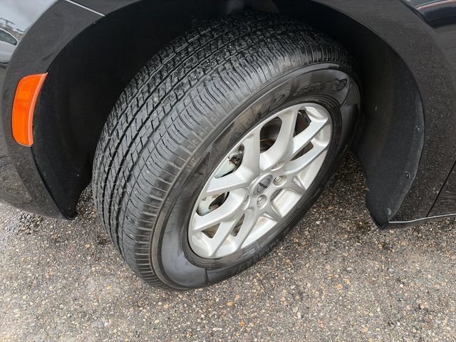 Used 2025 Chrysler Pacifica Select FWD image 17