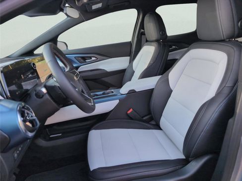 New 2025 Chevrolet Equinox EV LT image 9