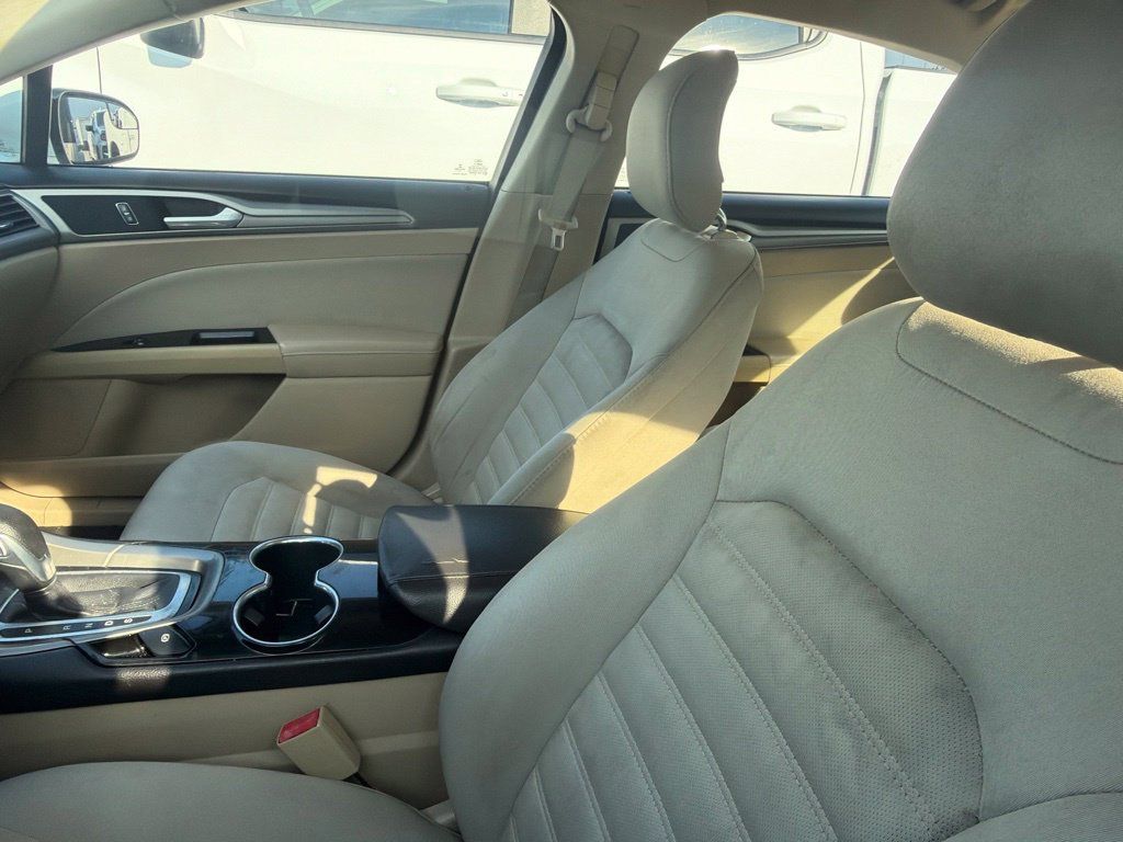 Used 2014 Ford Fusion SE FWD image 19