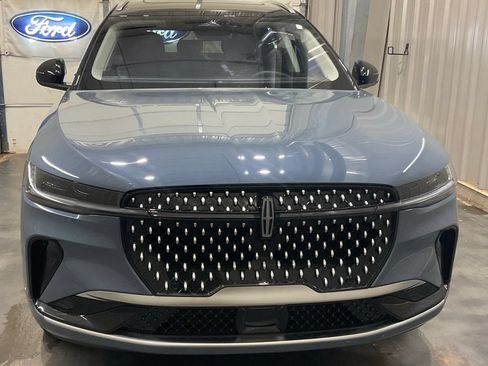 Used 2025 Lincoln Nautilus Reserve AWD/4WD image 5
