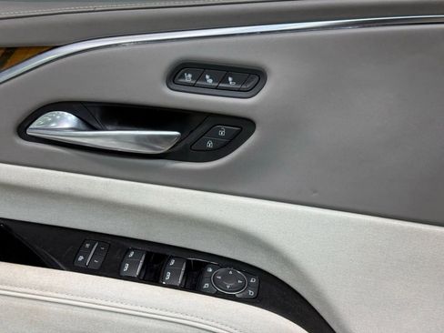 Used 2021 Cadillac Escalade Premium Luxury Platinum image 11