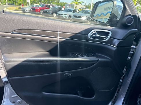 Used 2018 Jeep Grand Cherokee Limited AWD/4WD image 10