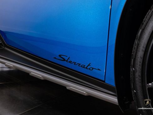 Used 2024 Lamborghini Huracan Sterrato image 5