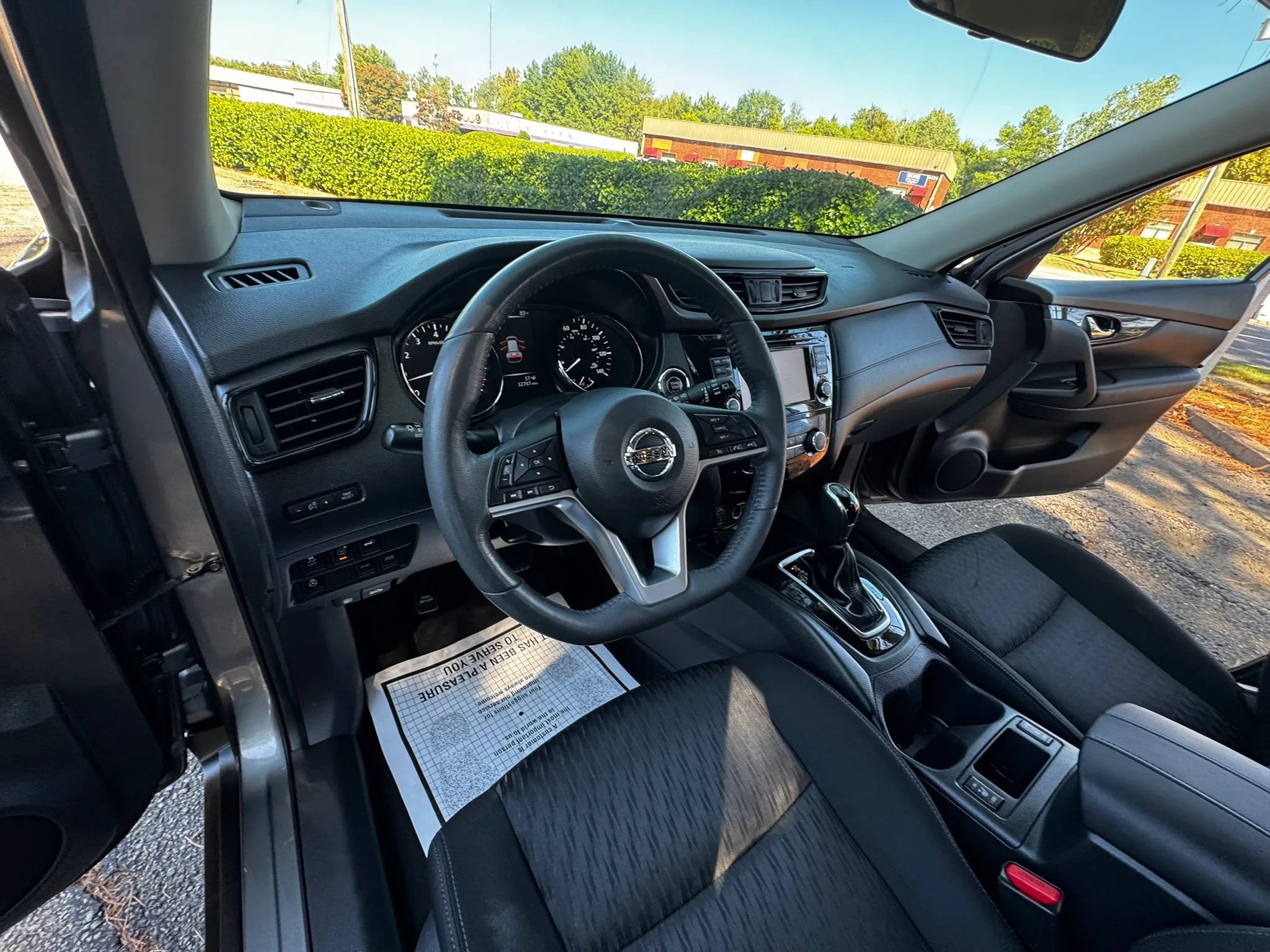 Used 2017 Nissan Rogue SV w/ SV Premium Package FWD image 11