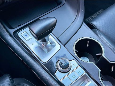 Used 2022 Genesis G70 2.0T RWD image 17