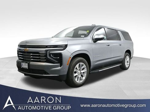 Used 2025 Chevrolet Suburban Premier image 1