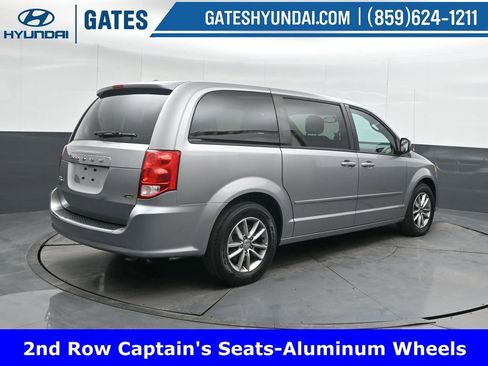 Used 2016 Dodge Grand Caravan SE image 2