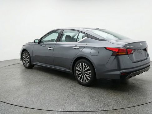 Used 2025 Nissan Altima 2.5 SV FWD image 6