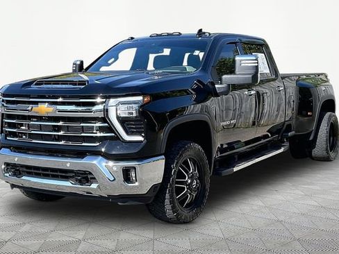 Used 2025 Chevrolet Silverado 3500 LTZ w/ LTZ Plus Package AWD/4WD image 3