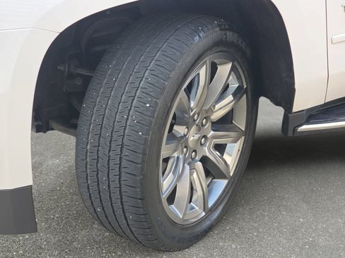 Used 2020 Chevrolet Tahoe Premier AWD/4WD image 31