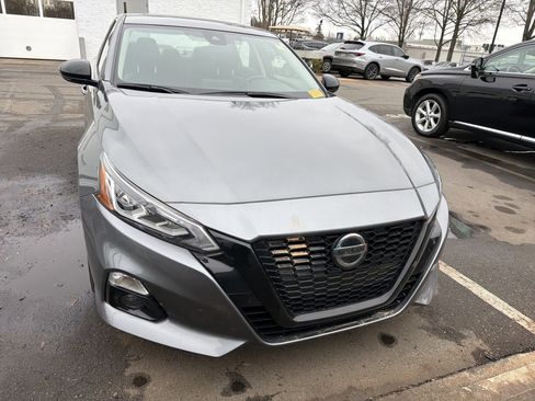 Used 2022 Nissan Altima 2.5 SR w/ Midnight Edition Package image 3