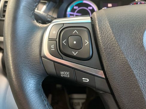 Used 2017 Toyota Camry SE w/ Moonroof Package image 33