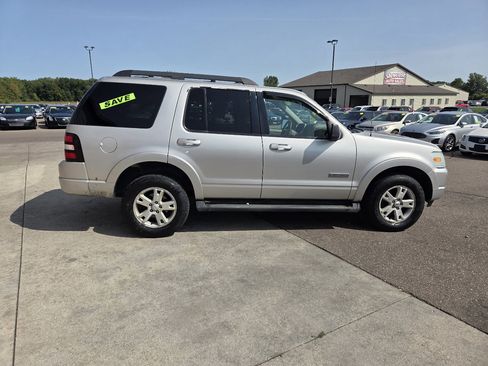 Used 2007 Ford Explorer XLT image 4