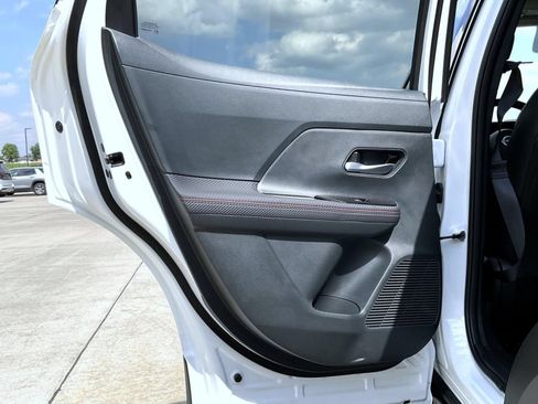 Certified 2025 Nissan Kicks SR AWD/4WD image 21
