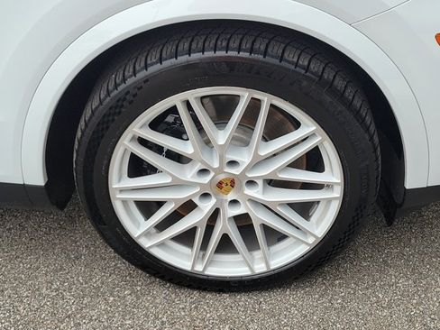 Used 2024 Porsche Cayenne S AWD/4WD image 12