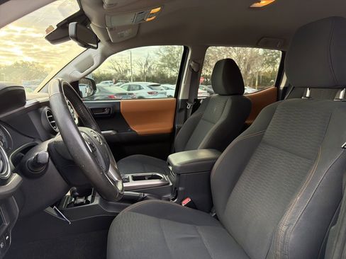 Used 2019 Toyota Tacoma SR5 image 9