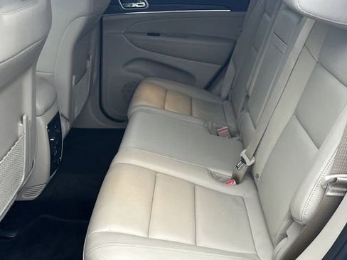 Used 2019 Jeep Grand Cherokee Limited image 25