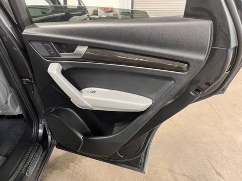 Used 2018 Audi Q5 2.0T Premium Plus w/ Premium Plus Package image 15