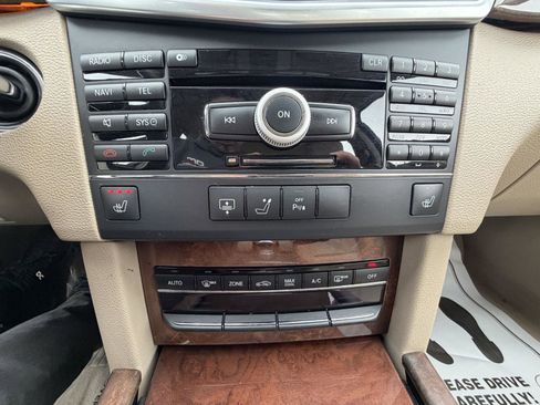 Used 2010 Mercedes-Benz E 350 Sedan image 22