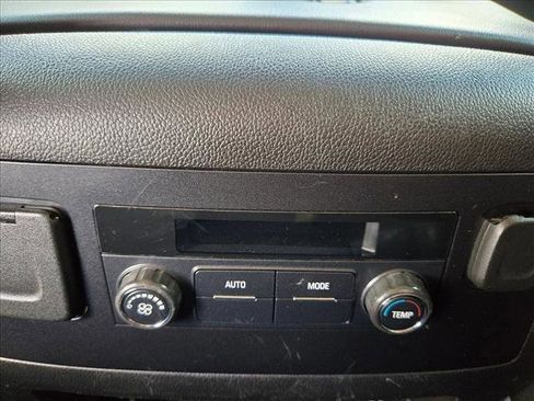 Used 2018 Chevrolet Suburban LT image 18