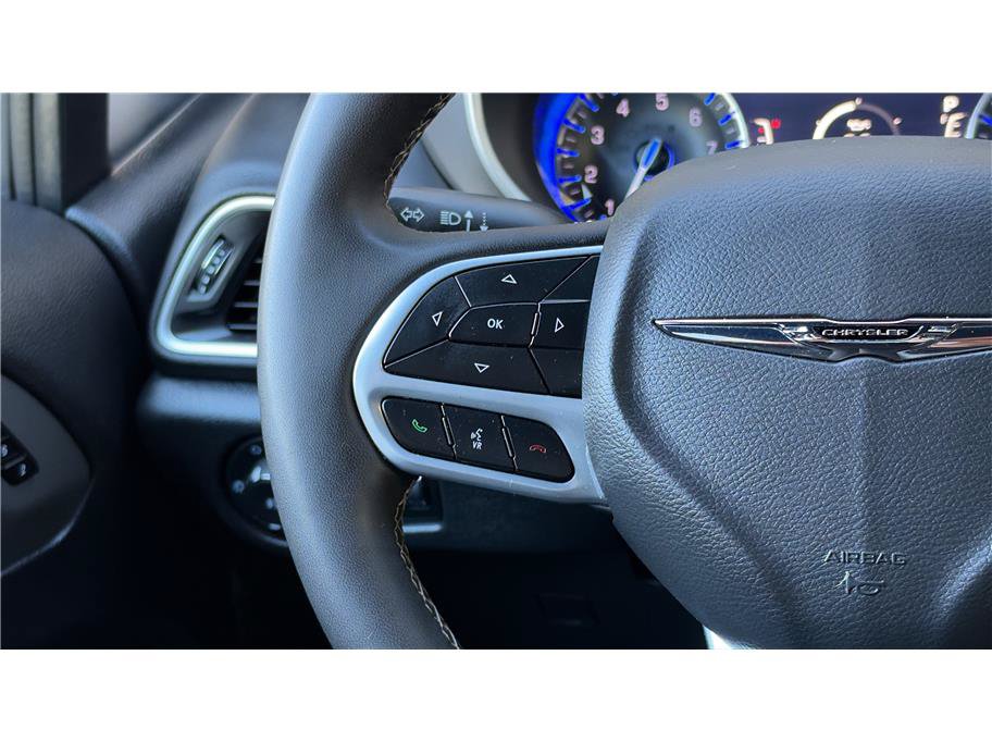 Used 2025 Chrysler Pacifica Select FWD image 37