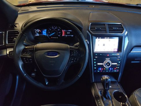 Used 2019 Ford Explorer Limited w/ Ford Safe & Smart Package FWD image 22