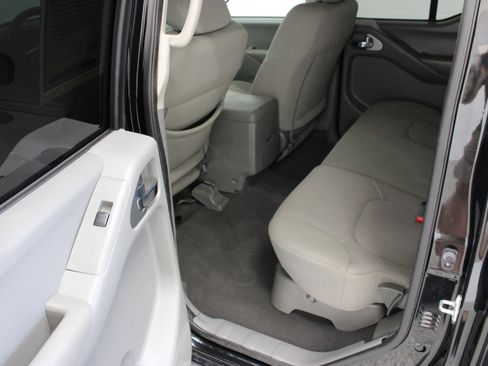 Used 2021 Nissan Frontier SV w/ Midnight Edition Floor Mats RWD image 25