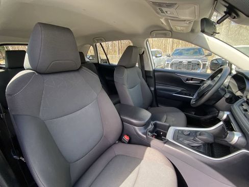 Used 2025 Toyota RAV4 XLE image 24