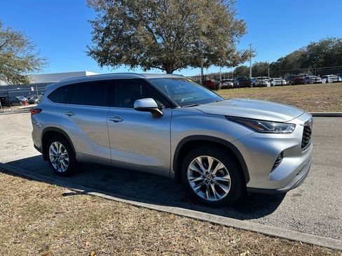Used 2020 Toyota Highlander Limited image 7