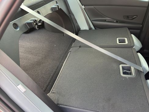 New 2025 Hyundai Elantra Limited image 40