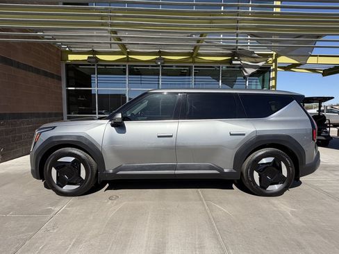 Used 2024 Kia EV9 Light Long Range RWD image 7