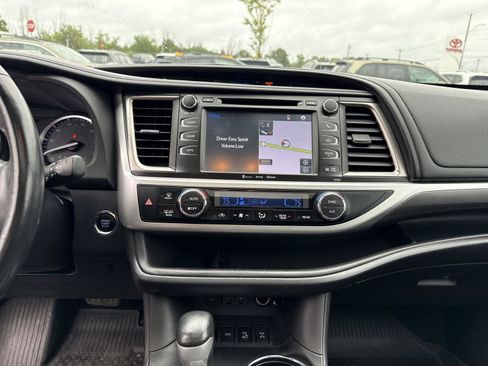 Used 2019 Toyota Highlander SE AWD/4WD image 13