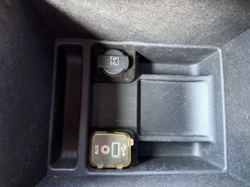 Used 2014 Dodge Charger SE image 16