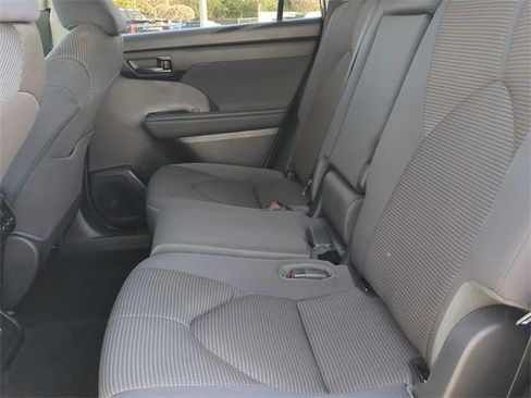 Certified 2023 Toyota Highlander LE image 14