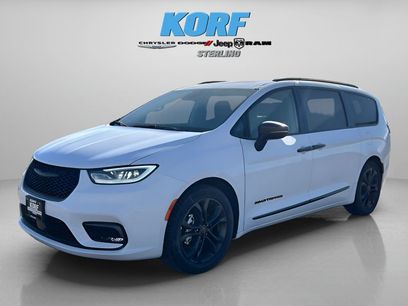 New 2024 Chrysler Pacifica Touring-L w/ Road Tripper Package