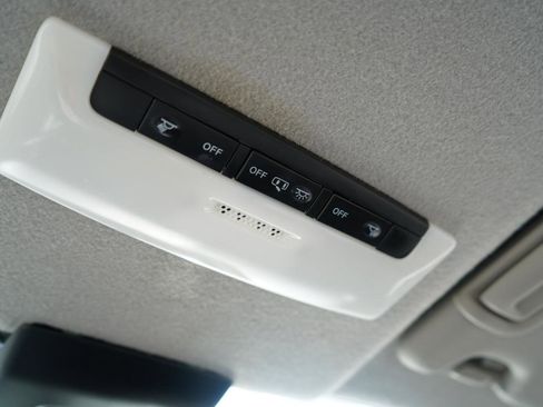 Used 2020 Nissan Kicks SR w/ SR Premium Package image 30