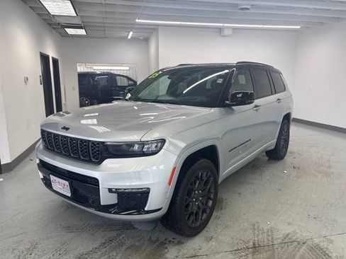 Used 2025 Jeep Grand Cherokee L Summit AWD/4WD image 3